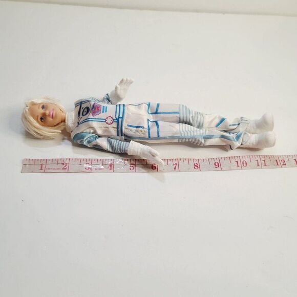 2015 MATTEL Barbie Career 60th Anniversary Astronault Doll Moon Boots - Picture 12 of 12